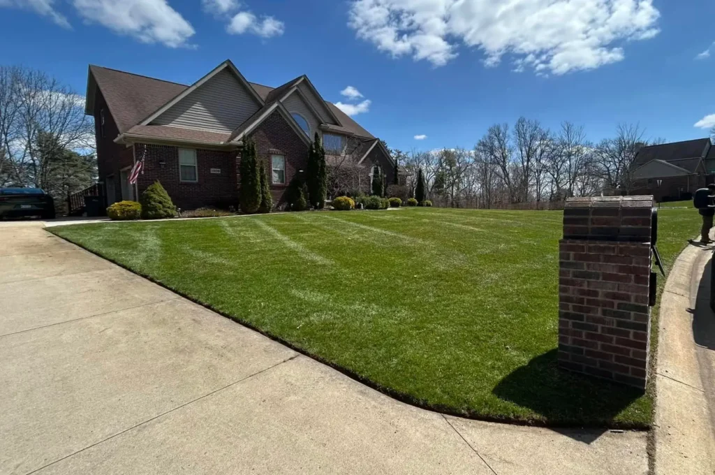 Lawn_Care_Service_from_Frontier_Landscape-Fenton_MI